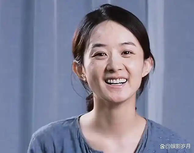 对比赵丽颖这张伪素颜的怼脸自拍,《第二十条》里的她更加真实了.