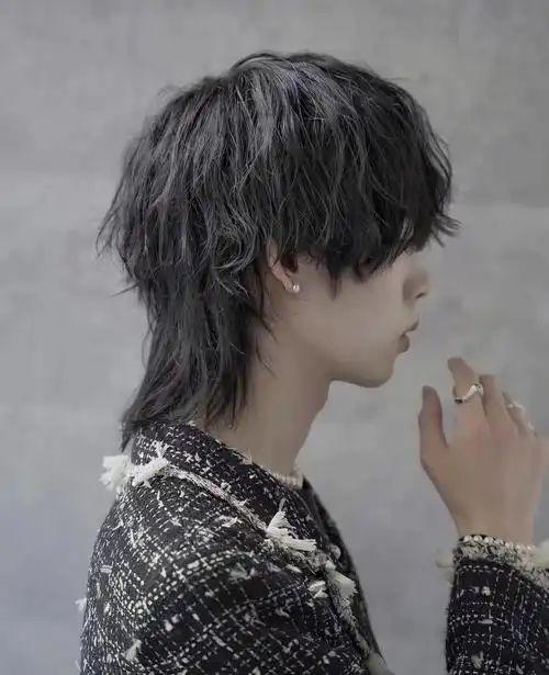 酷帅酷帅的发型,上镜效果非常不错哦#烫发