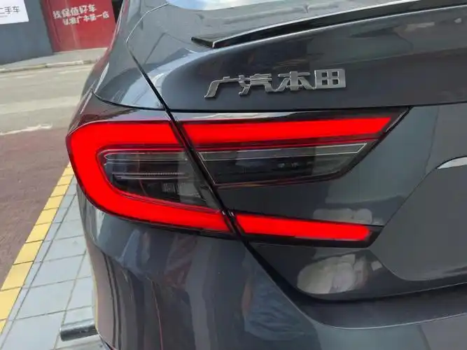 这尾灯没人说丑了吧?点亮以后很惊艳,晚上辨识度高.#雅阁