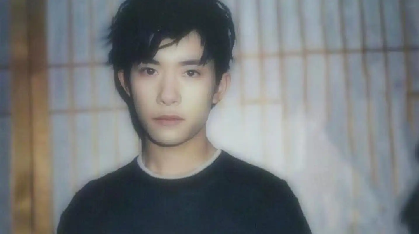 易烊千玺,你的拍立得男友!