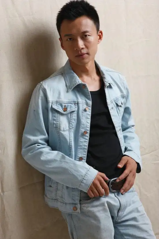 可对于一个普通家庭的孩子而言,唐曾没门路,没背景,想走演员这条路太