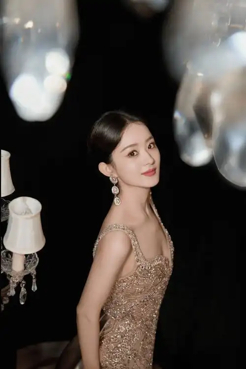 赵丽颖美人如画,知性端庄优雅唯美!