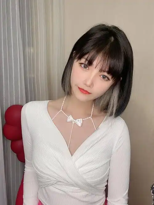 2021夏天超火的挂耳染短发