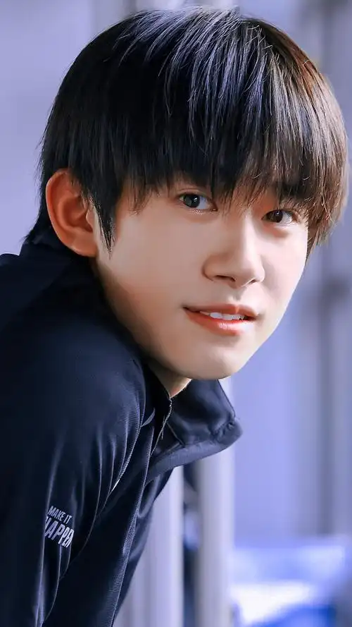 易烊千玺送你一朵小红花##千金掷玺,万里挑易