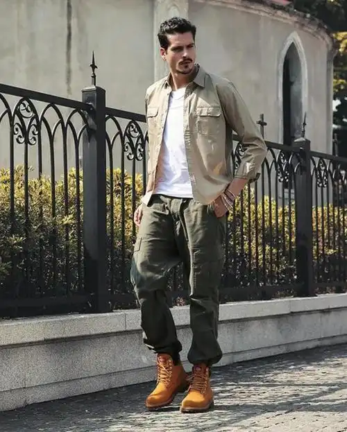 秋冬穿搭模式在各地已经开启许久了,相比起各类休闲鞋,这个时候皮靴更