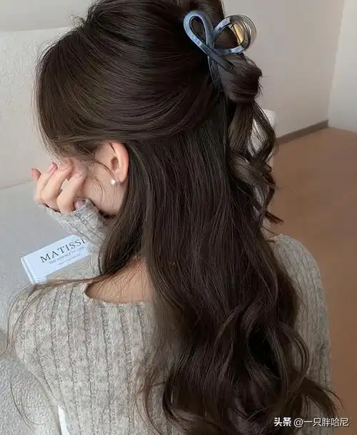今年流行这3种扎发,真优雅|发型|盘发|刘海|发饰|半扎发_网易订阅