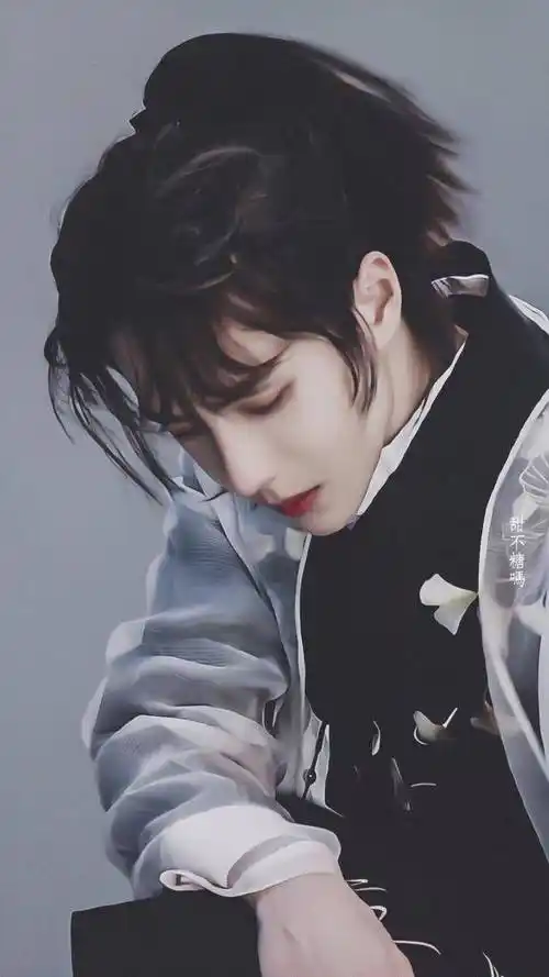 原创王一博气质有多好镜头放大后细节亮了难怪陈情令导演这么说