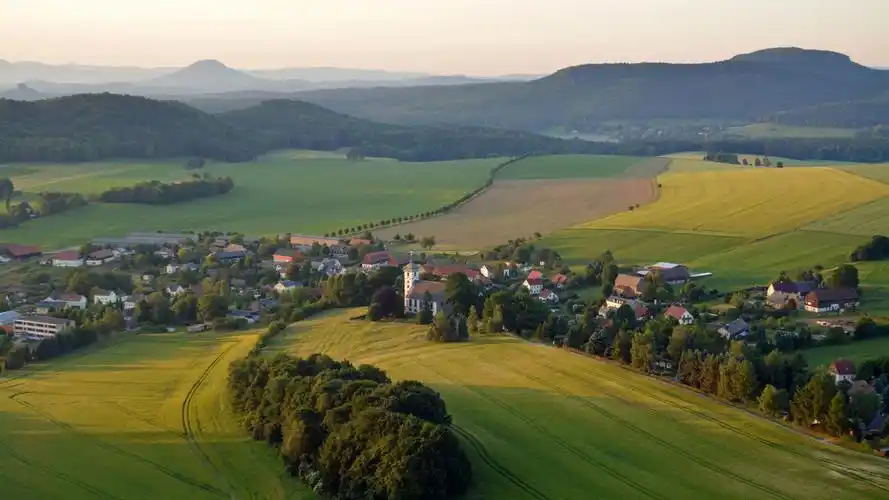 清新田野风景高清桌面壁纸