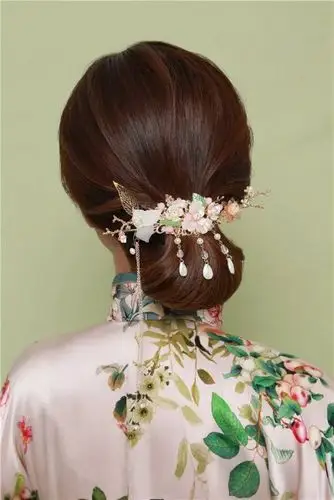 波纹气质盘发 清新花鸟旗袍造型