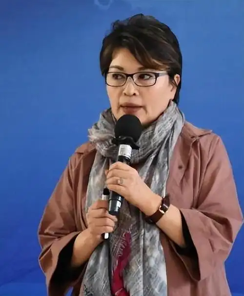 央视主持人李瑞英:工作28年0失误,唯独儿子坠楼让我亏欠一生