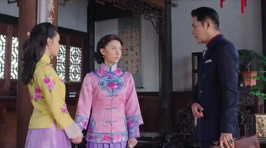 忍冬艳蔷薇女孩对管家很不友好还把管家赶走了这让人很无语