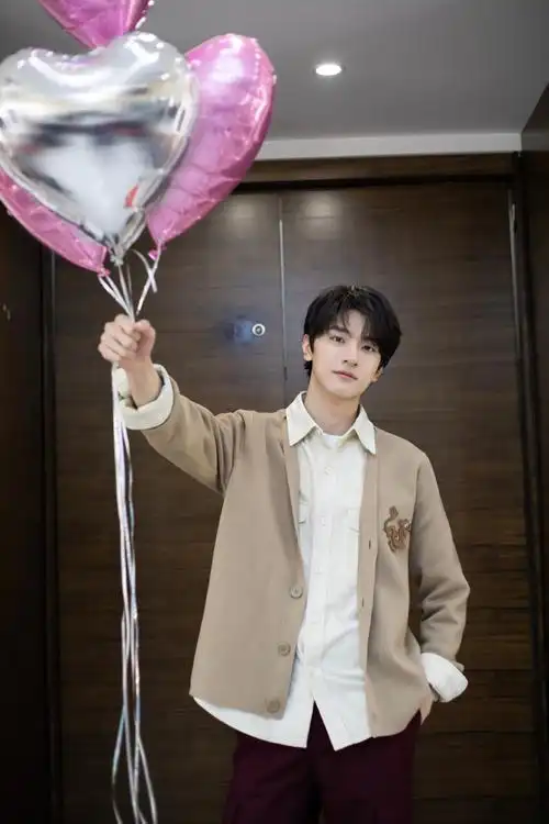 林一周也hi6合体拜年##林一你好星期六