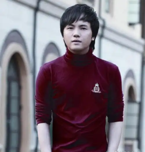 这个数字,对于很多人来说简直是天方夜谭,但郑源只需在舞台上轻松唱几