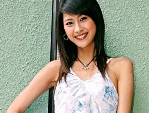 图七里香女主角柏研安房思瑜太过亲密舌吻摸胸毫不害羞