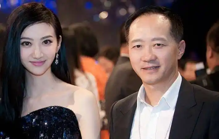 6位被他们毁掉的女明星,刘亦菲还不是最惨的_景甜_黄梓琪_邓建国