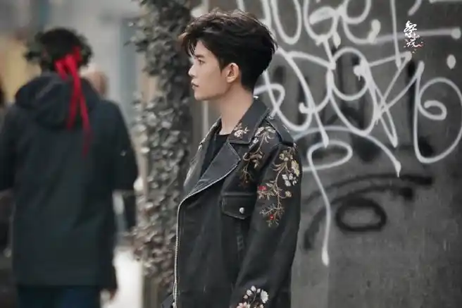 任嘉伦米兰时装周