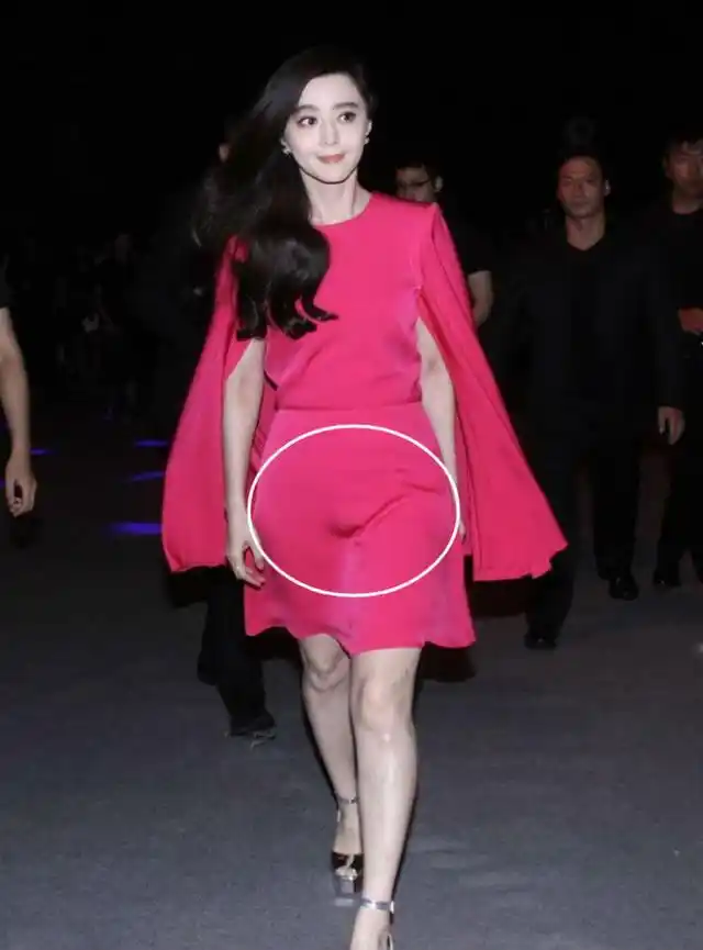 范冰冰又尴尬了,都是裙子面料太薄惹的祸