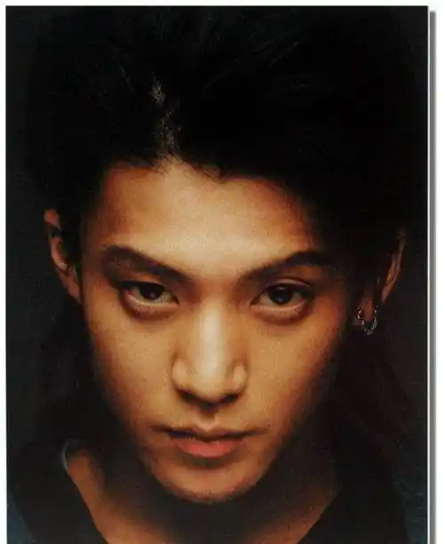 说他过气的省省吧,前后十几年,学他的人还是"多如牛毛"_小栗旬_人中