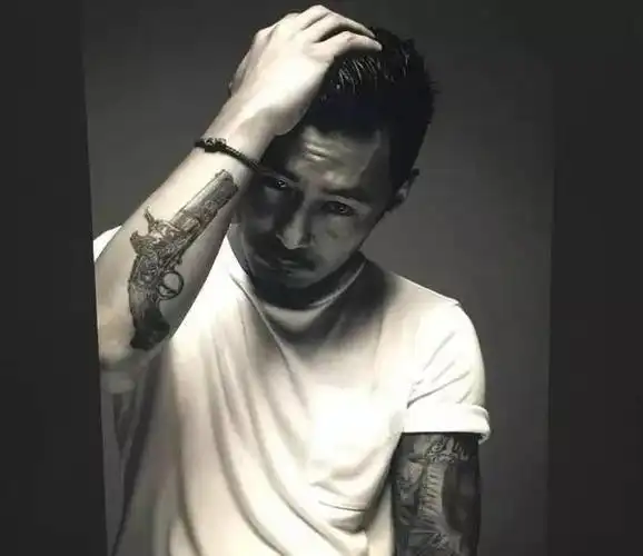 纹身油头雅痞风余文乐简直是行走的荷尔蒙