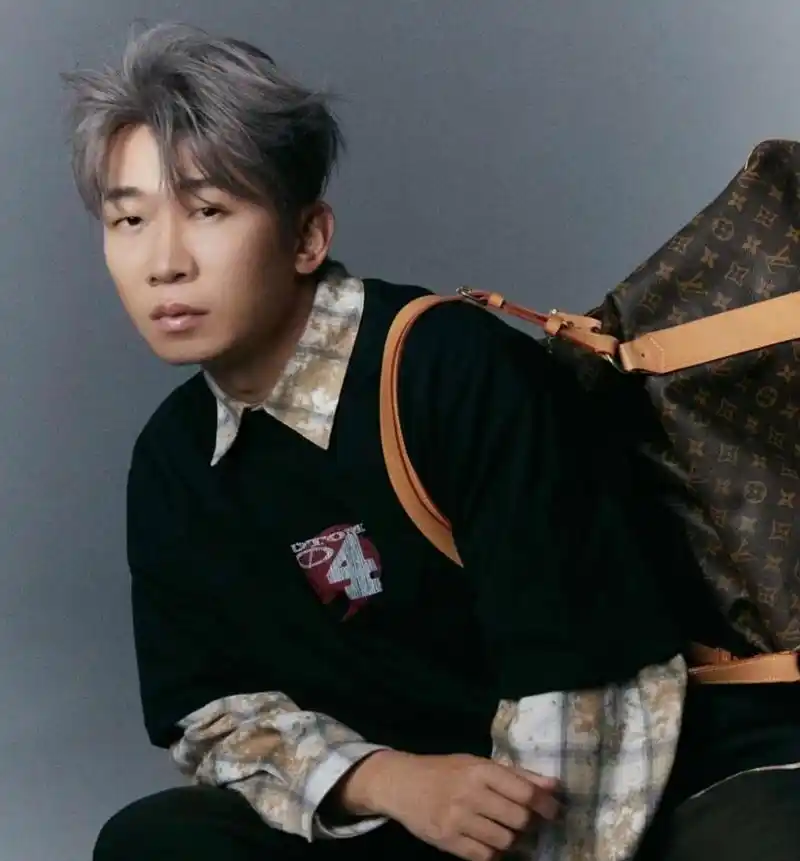 时尚圈终究让杨迪闯进去了  很有范!虽然不帅,但很有才,很励志!