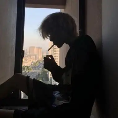 标签:男生头像,伤感,抽烟
