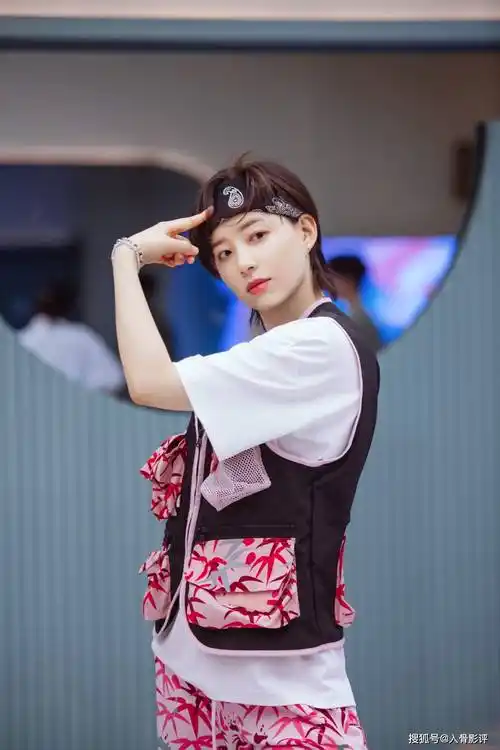 《乘风破浪的姐姐3》:师姐助阵燃炸舞台,游戏环节各显神通_节目_李斯