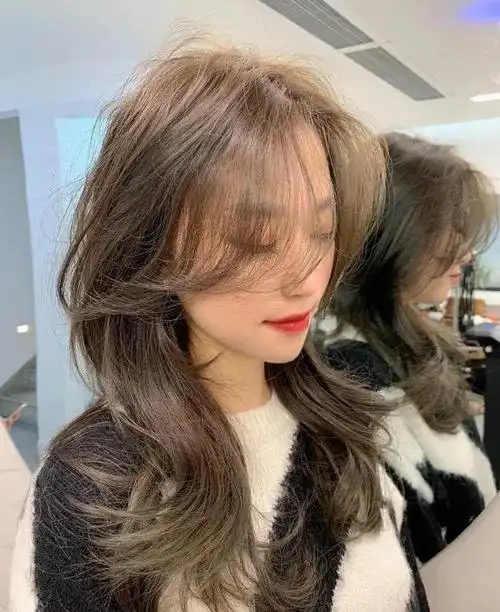 棕灰色头发颜色,棕灰色是什么颜色(2022流行这5种棕发)