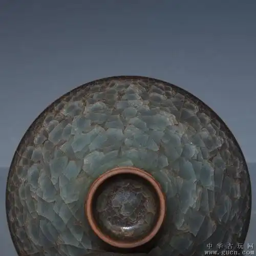 宋代官窑瓷冰裂纹斗立碗