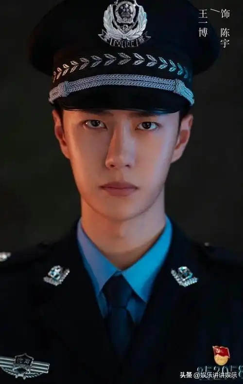 好离谱王鹤棣粉丝融图王一博陈宇警服照四处细节一模一样