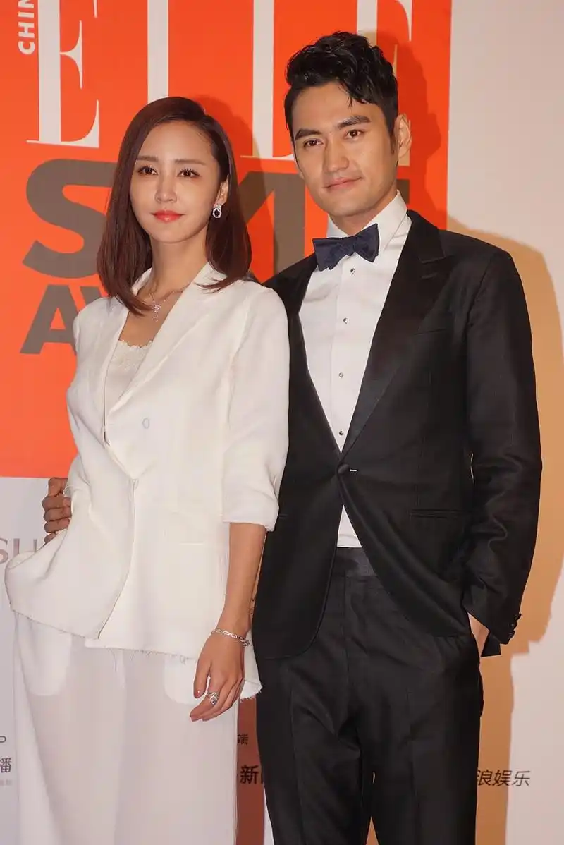 袁弘跟妻子张歆艺上节目爆自家儿子的黑料,说他爱在美女面前炫舞技,还