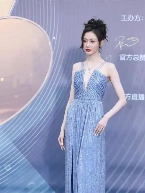 两位"太子妃"隔空斗法,张天爱真的好厉害,身材不逊色于水果娜