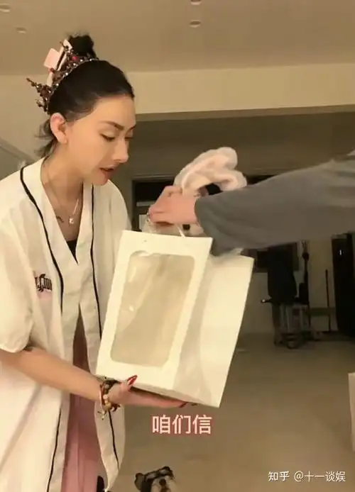 王金金早年是一名网红,后来参加了2016年《超级女声》,并且获得了全国