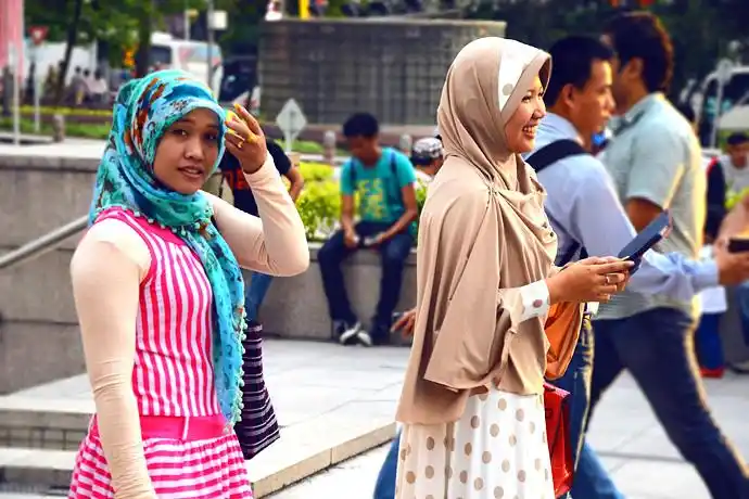 马来西亚·吉隆坡街头那些"好色"的大马女人