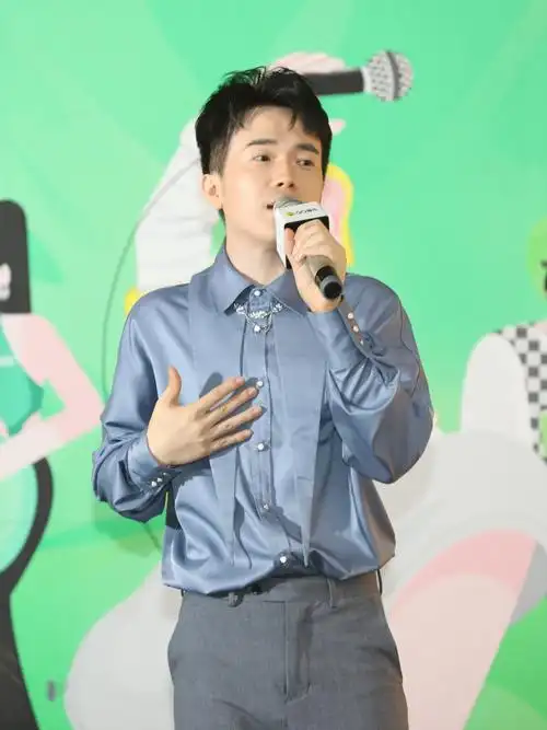 p data-id="gn2l82dh54">艺鑫鑫,中国内地新生代男歌手.