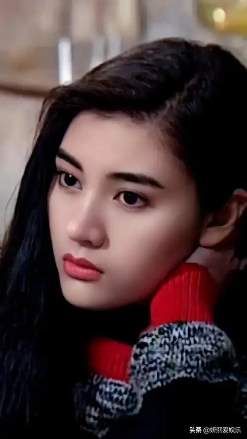 李嘉欣:五官精致 ,精美绝伦