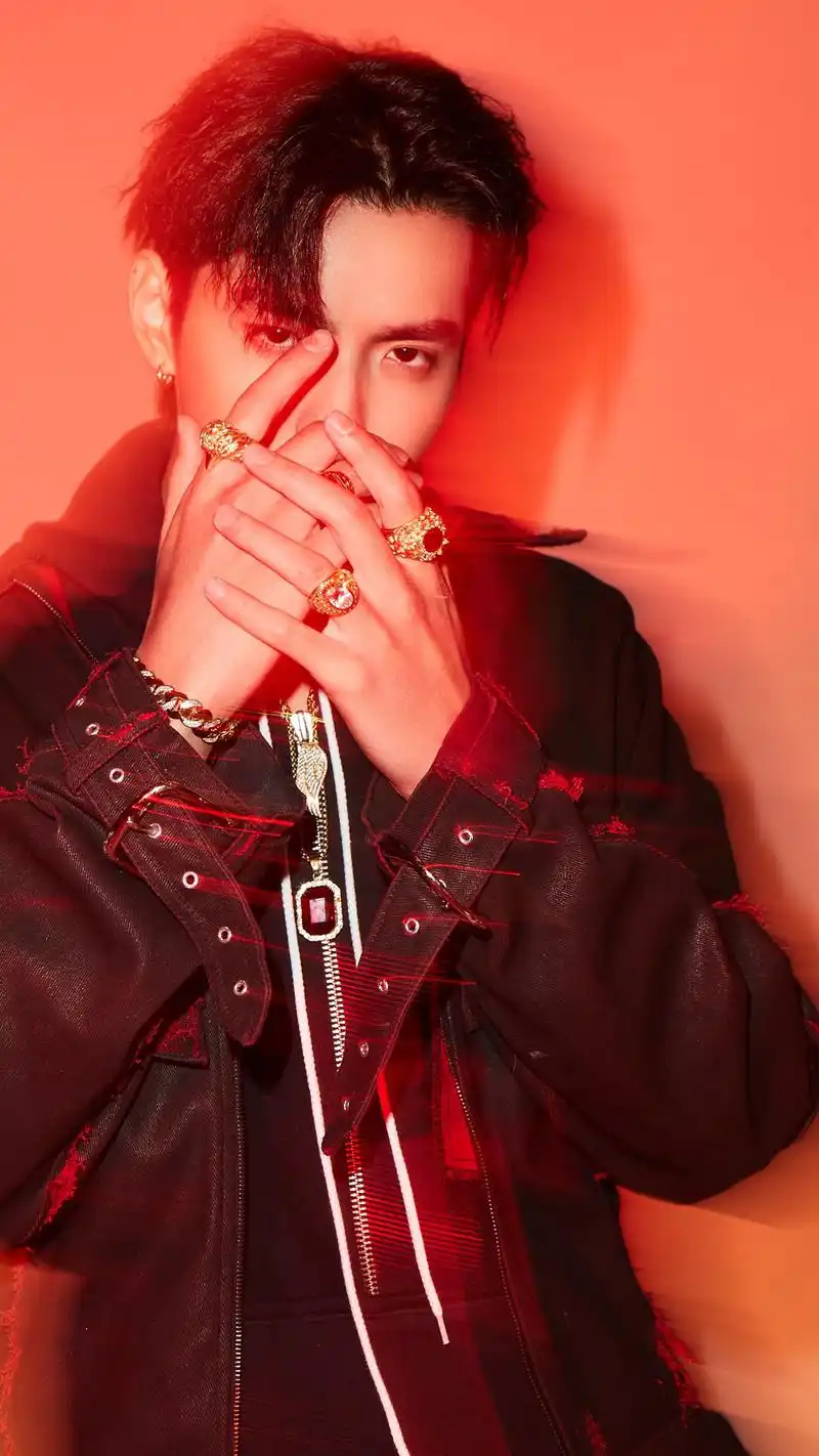 吴亦凡帅气光影写真高清手机壁纸