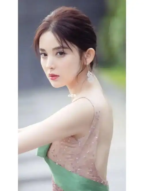 古力娜扎总遇到渣男,她前男友也总喜欢拿亲密照片管她要封口费. 2.