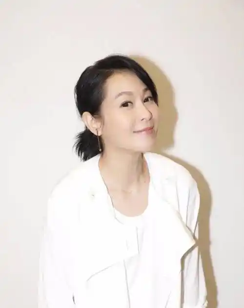 刘若英已经51岁了,她晒出自己的近况,简直逆天了!