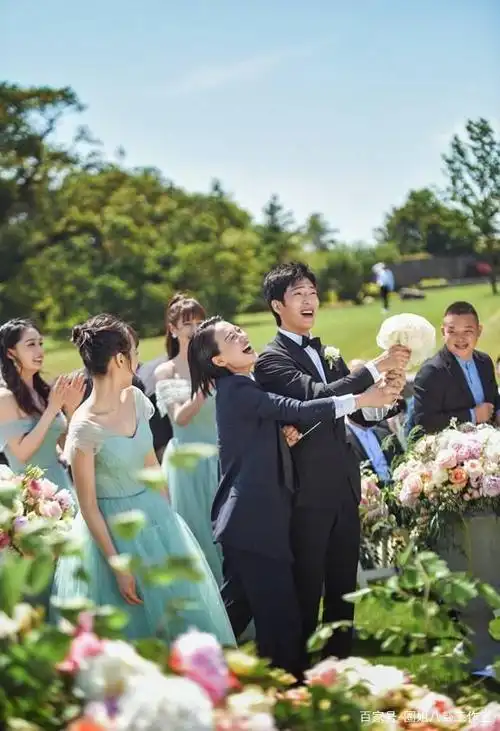 张若昀唐艺昕婚礼超甜蜜,却被伴郎伴娘团抢了风头?