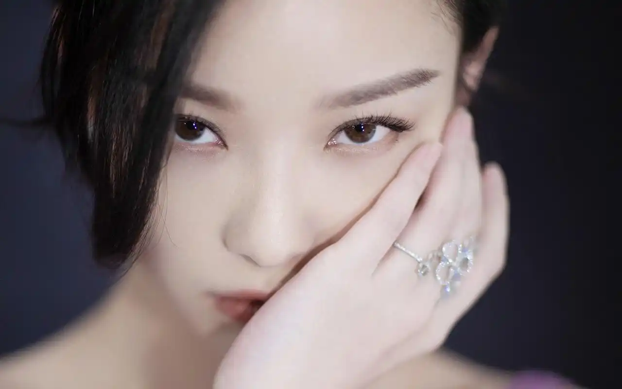 白皙美女倪妮深v紫色系连衣裙高清明星写真桌面壁纸倪妮美女明星唯美