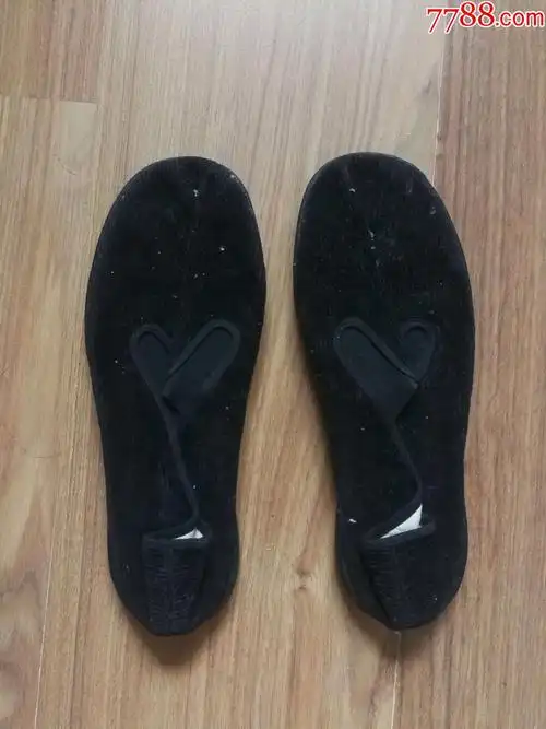 5品99白塑料底布鞋一双￥689.5品99全新白塑料底布鞋￥389.