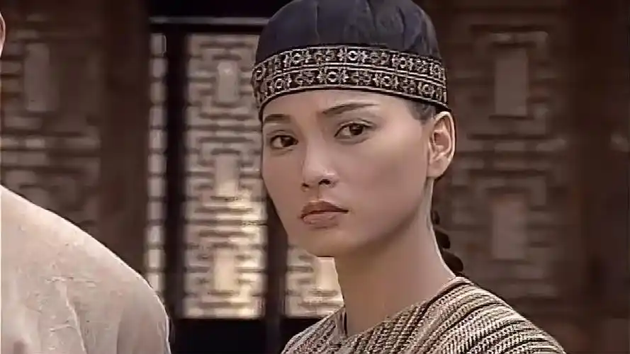 太极宗师格格上门报复男子抓住机会泄私愤直接巴掌狂扇