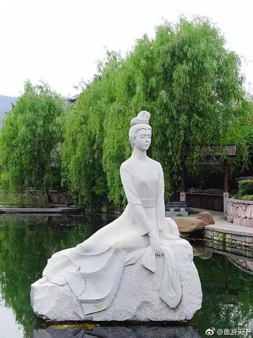 西施是中国的第一大美人,当年她出越入吴,献身救国