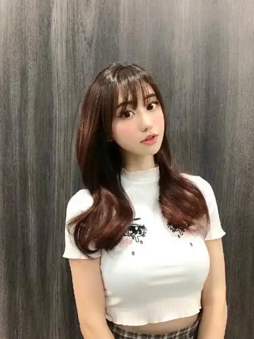 揉捏胸部软绵绵的,有弹性跟天生的胸部手感一样.