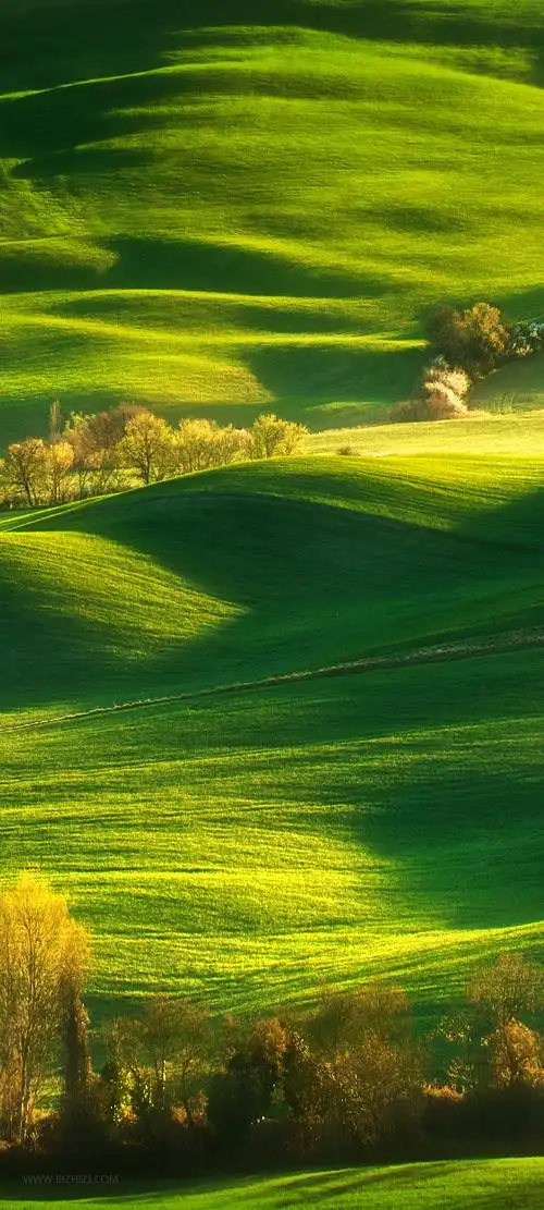 绿草地山丘风景养眼手机壁纸