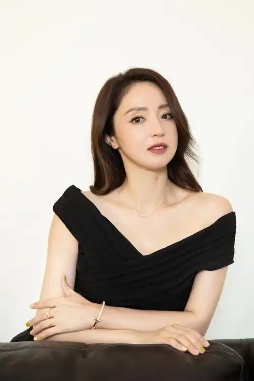 董璇超话#董的生活#璀璨映耀,爱意七夕7815一组@董璇bling bling