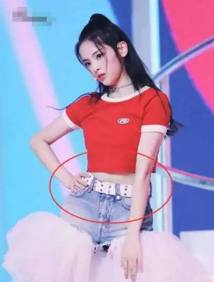 有一种腰叫杨超越,明明长胖5斤,却不见一丝赘肉,网友:逆天了