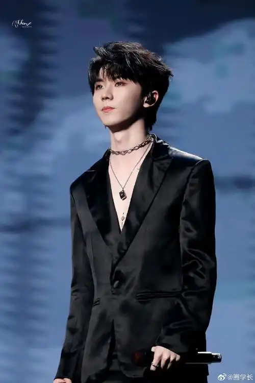 马嘉祺叁重楼暨出道四周年演唱会##时代少年团今天换妆造了