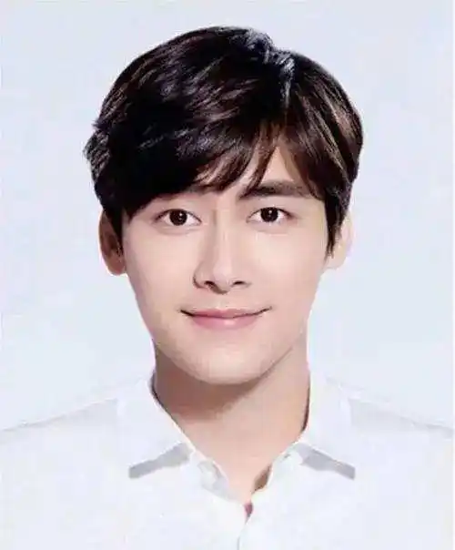 明星高颜值证件照:小林青霞楚楚动人,肖战剑眉星目,李易峰像校草_景甜