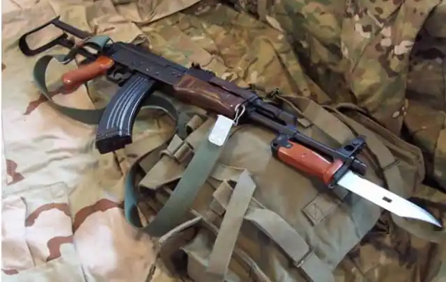 "步枪之王"ak47的威力有多大?别再被电影给骗了_手机搜狐网